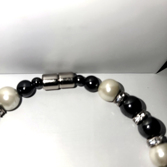 Hematite Pearl Rhinestone Magnetic Braclet Excellent condition Rare Vintage - Picture 4 of 5